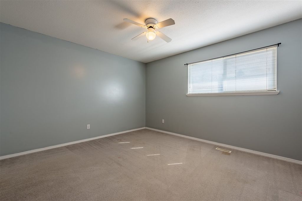 listing image 1107658994331840640