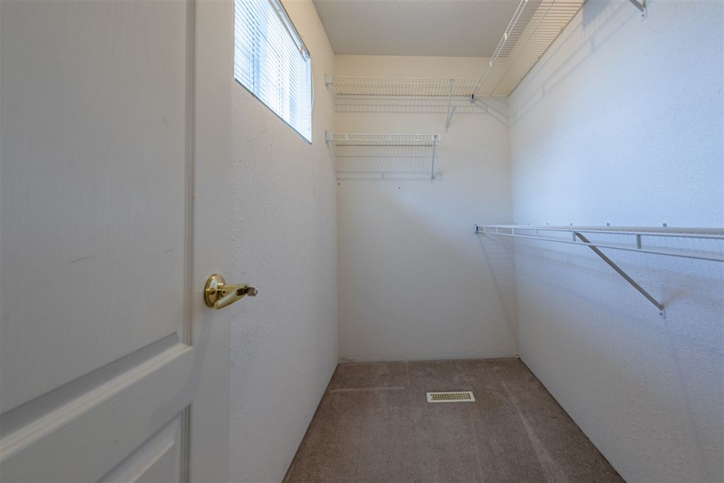 listing image 1102494599416046544