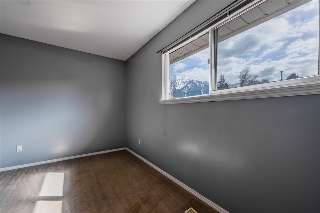 listing image 1109476857210204352