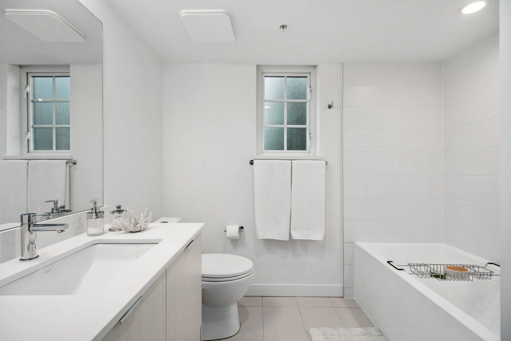 listing image 1102123961206747108