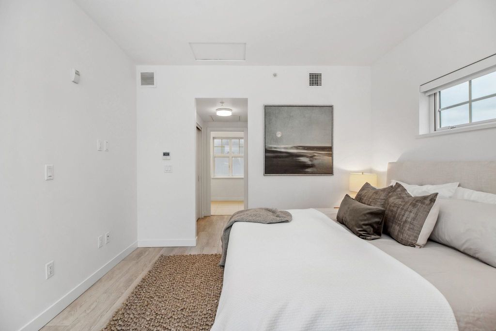 listing image 1109771983613859403