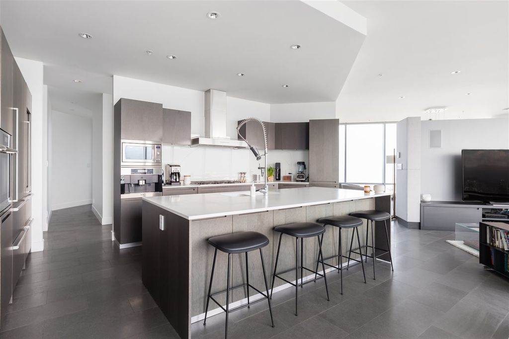 listing image 1104653342484785306