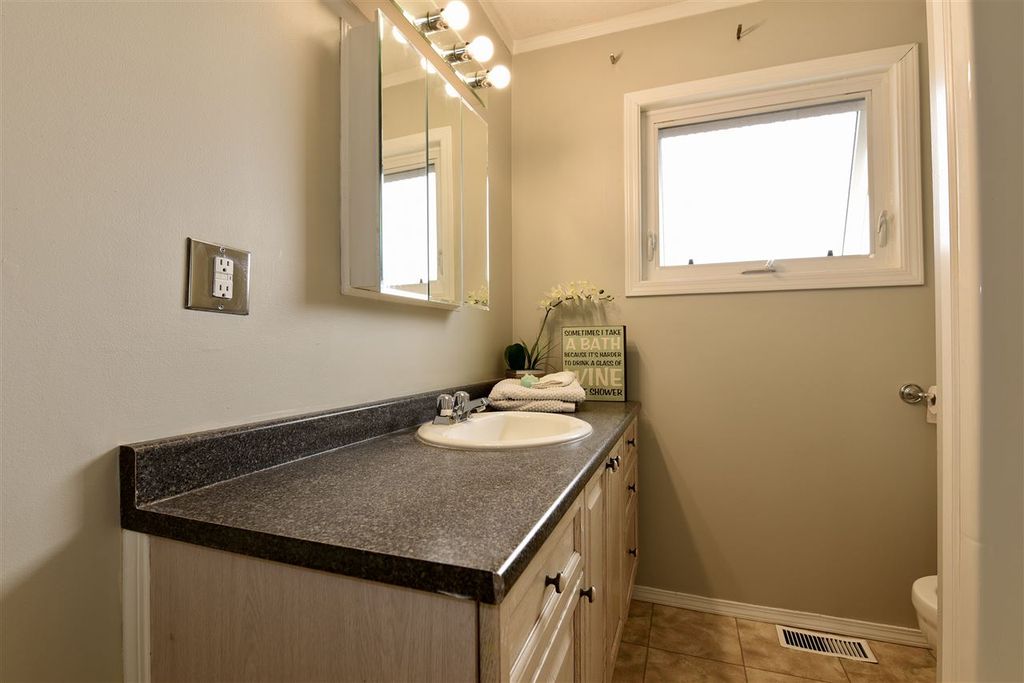 listing image 1104362820231592416