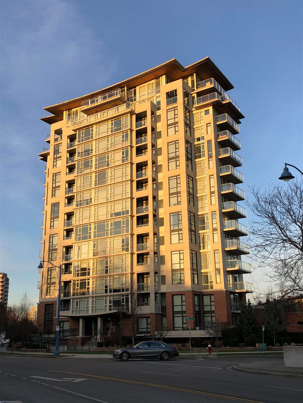 listing image 1100306595400670858