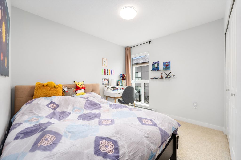 listing image 1104334672552060763