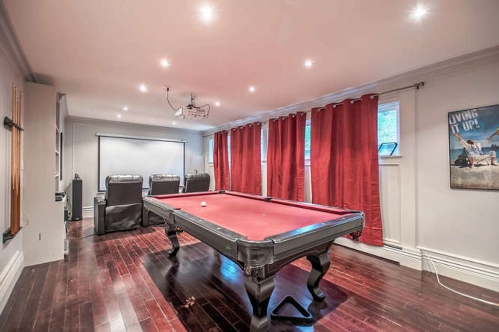 listing image 1104118758295368385