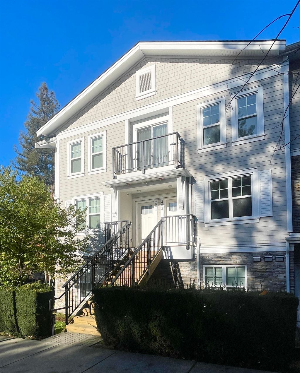 listing image 1105609110761707905