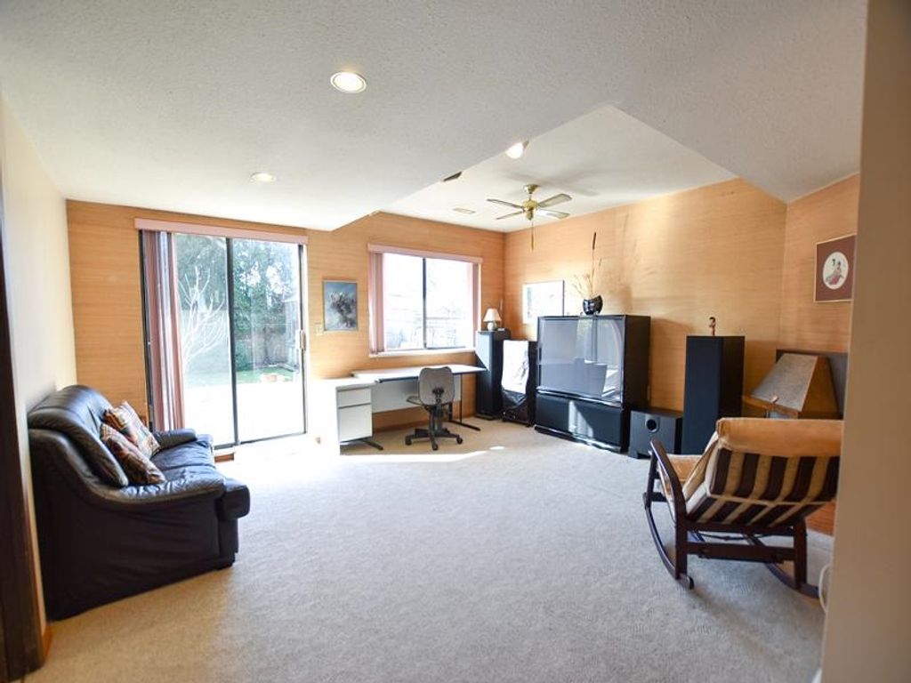 listing image 1104139571825612268
