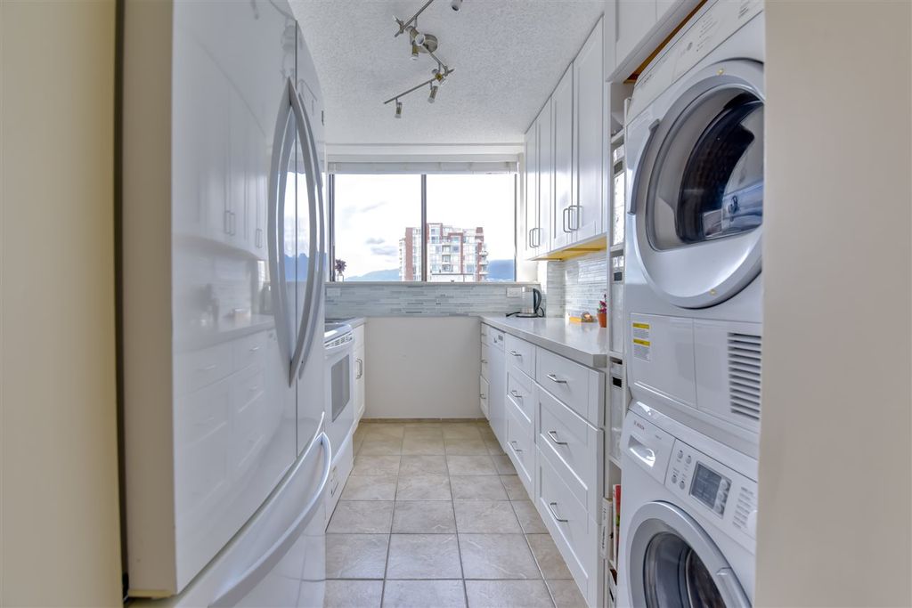 listing image 1103629135934078594