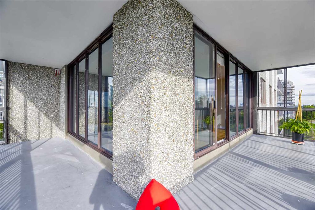 listing image 1104645824780953617