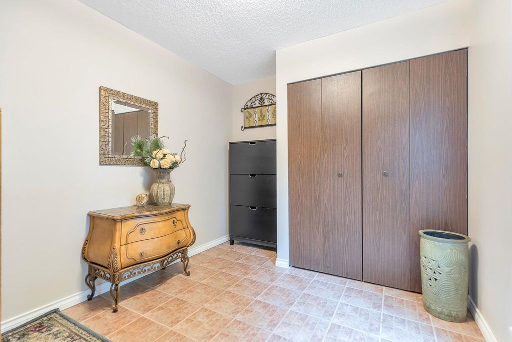 listing image 1109384585453374215