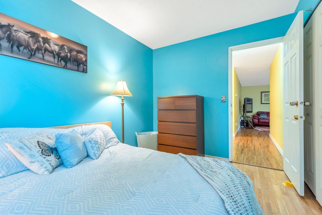 listing image 1108618513473028096