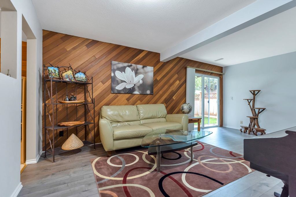 listing image 1100477346951262597
