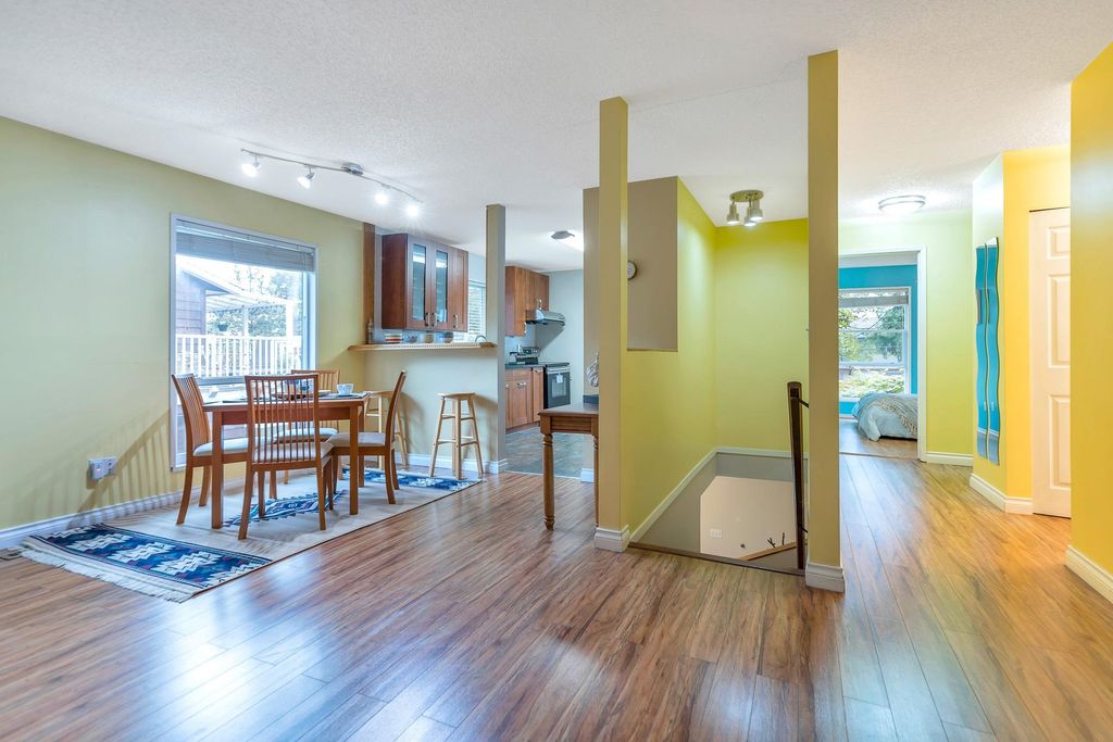 listing image 1104938607868746110