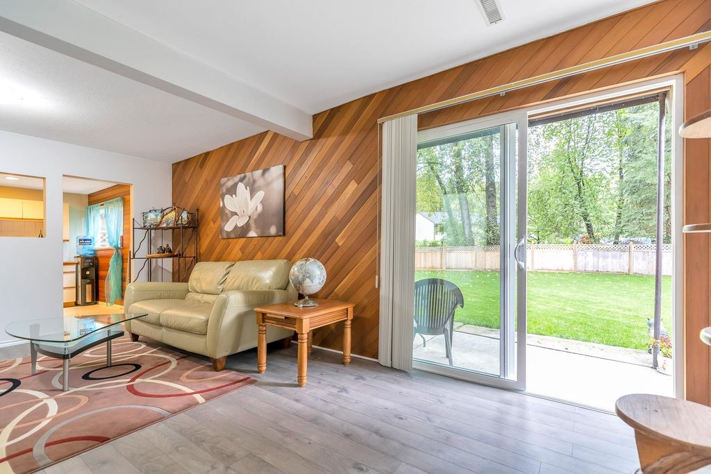 listing image 1109537377609932999