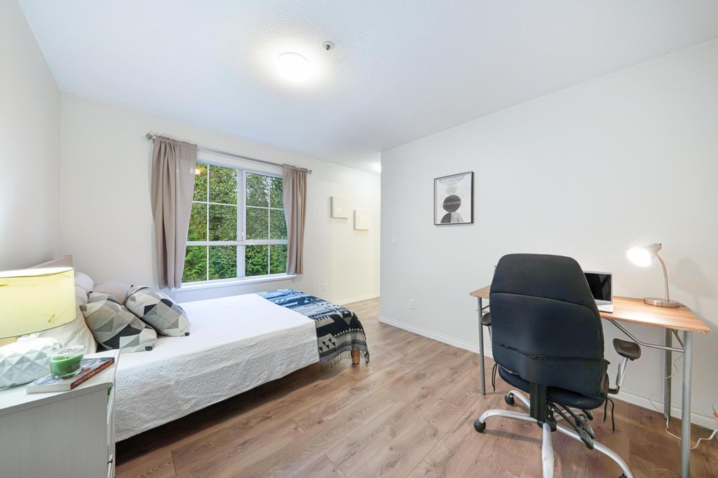 listing image 1101318063363368425