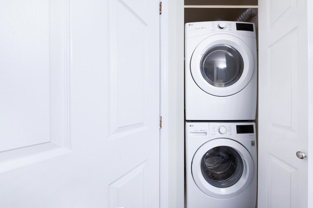 listing image 1109908792443016771