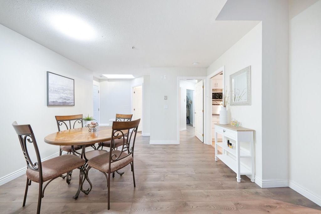 listing image 1104646160009801460