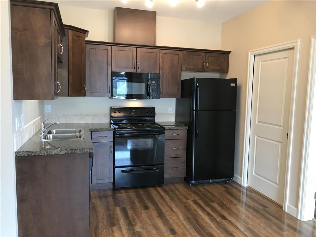 listing image 1102919225199603509