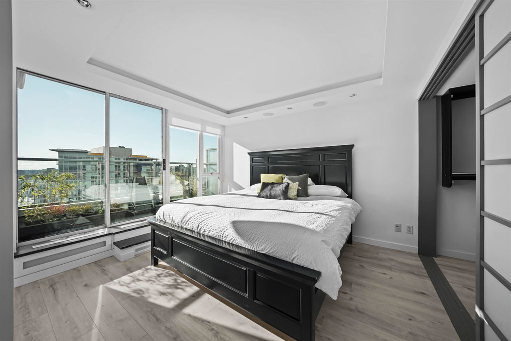 listing image 1101221246260560572