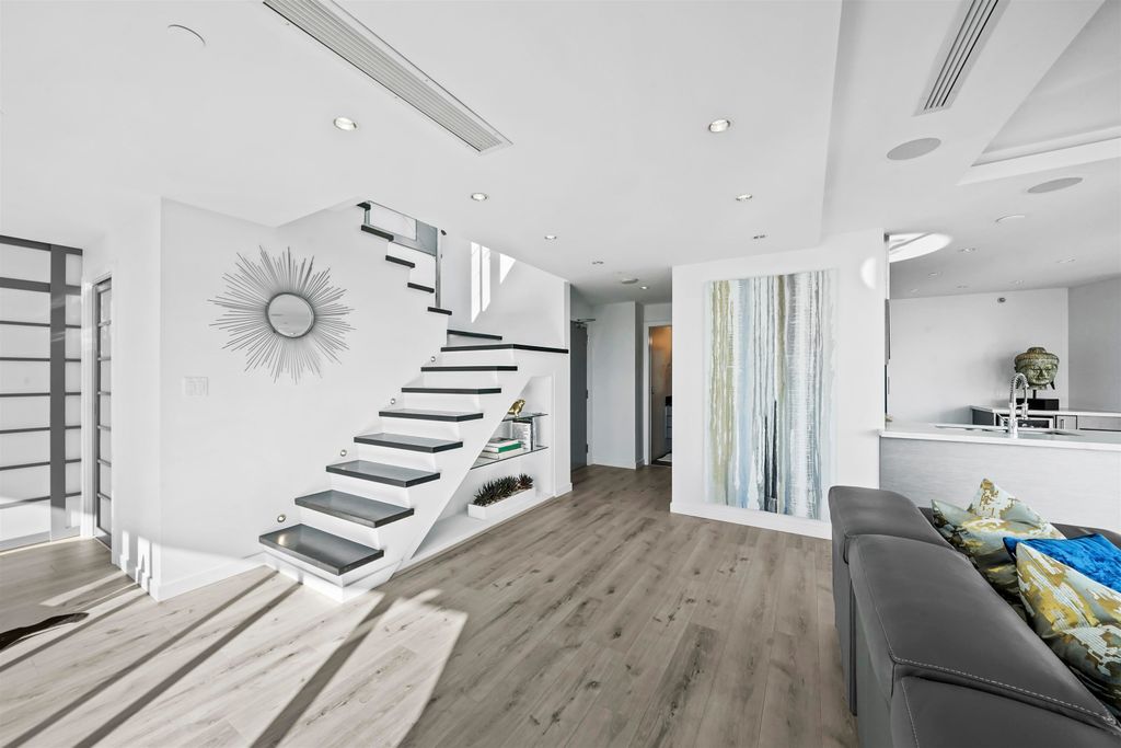 listing image 1107810661633104987