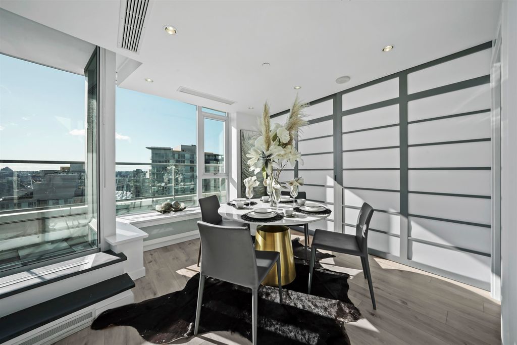 listing image 1105370639179697087