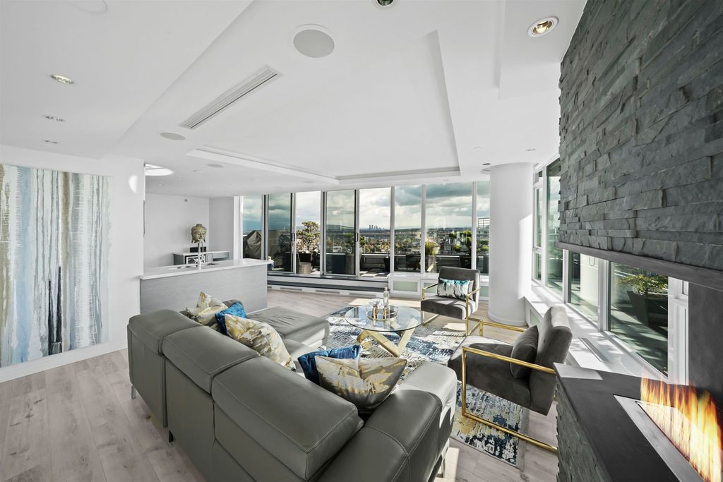 listing image 1109561278379640067