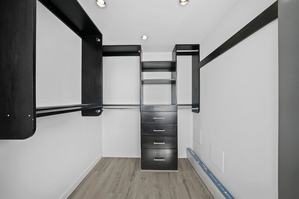 listing image 1101395924959841790