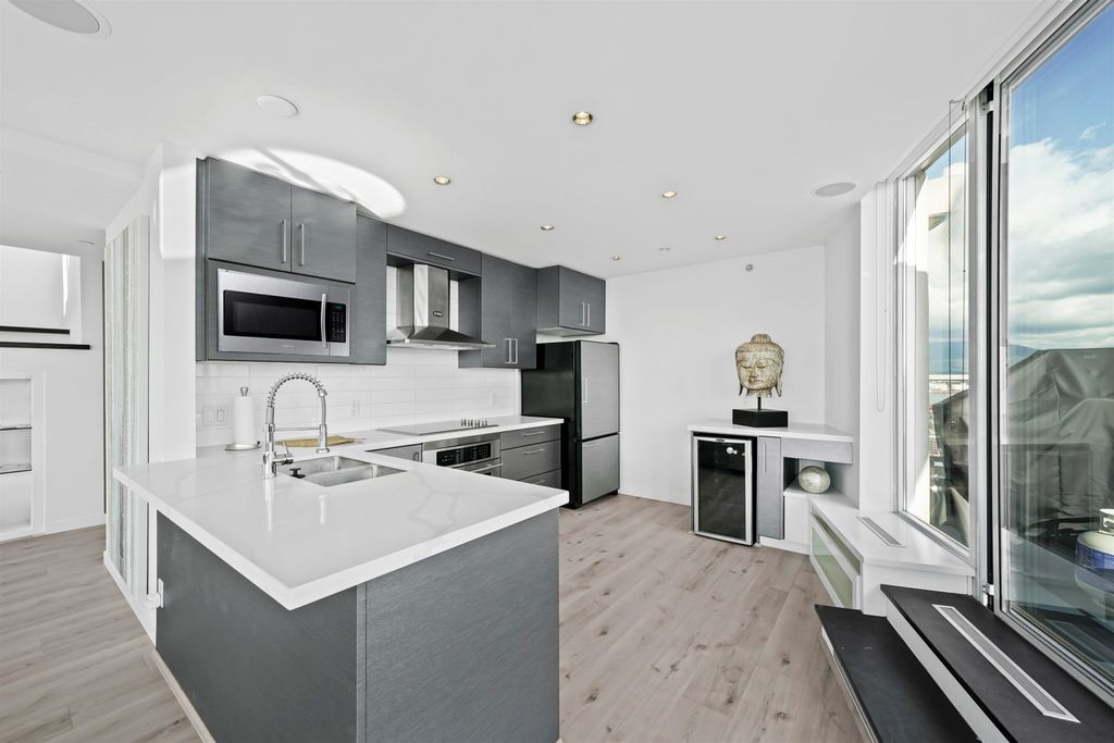 listing image 1101396482725593755