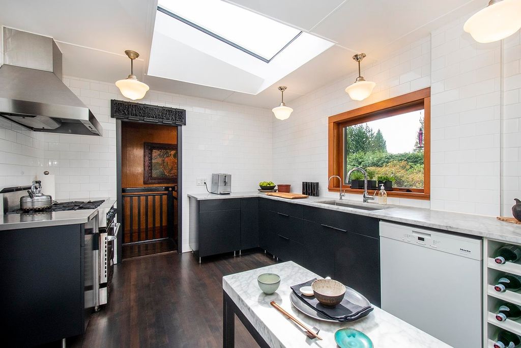 listing image 1103159677824693625