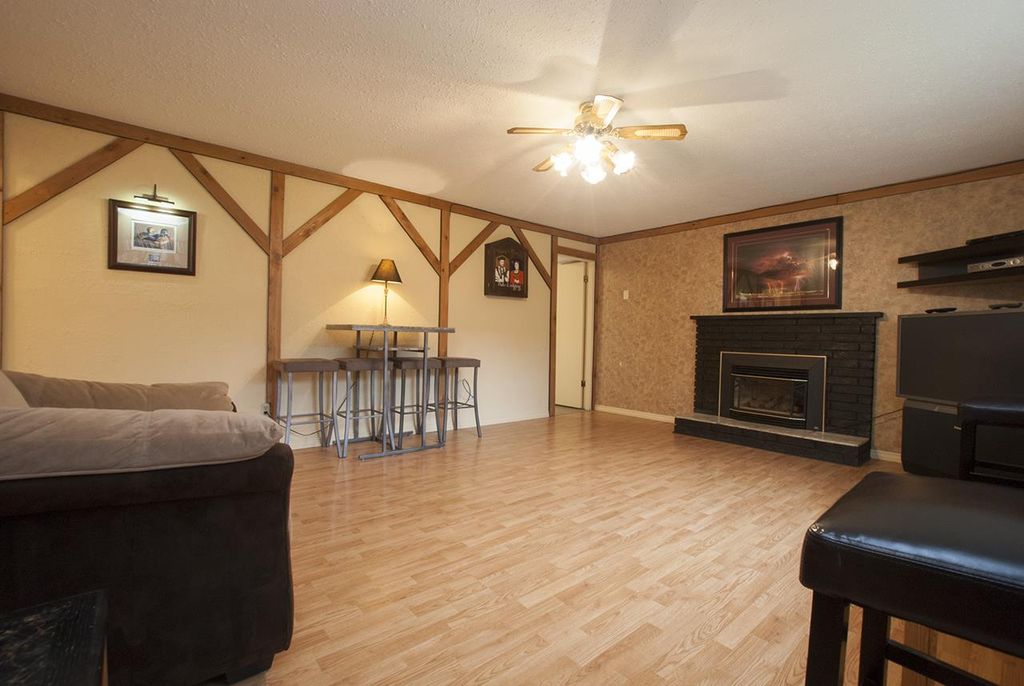 listing image 1100306983385128323