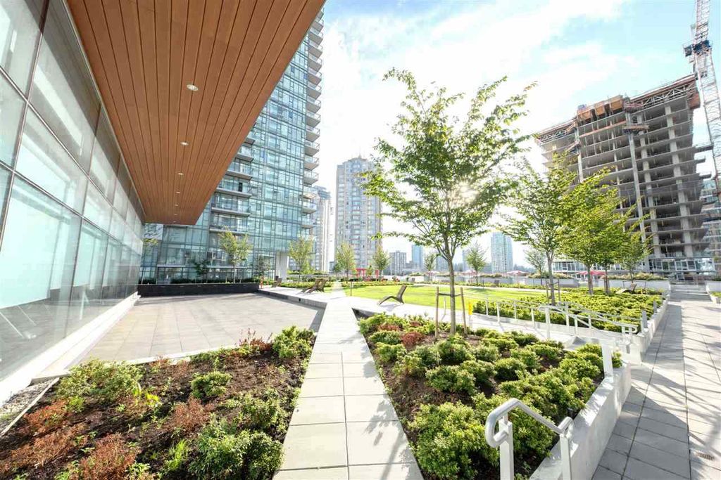 listing image 1109861645361204349