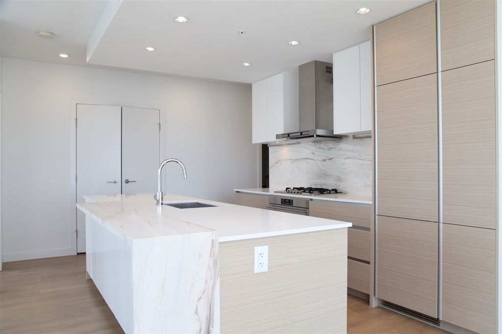 listing image 1105426693442999165