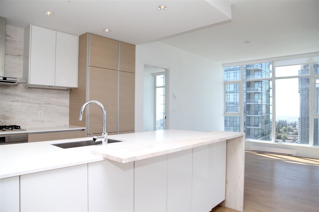 listing image 1102963244397440946