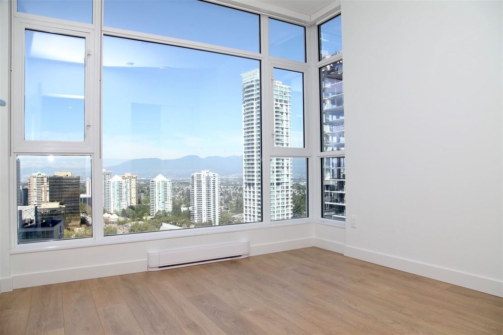 listing image 1109758624245094720