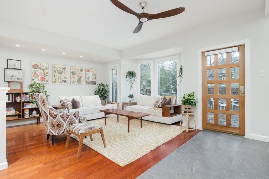 listing image 1102071253993201995