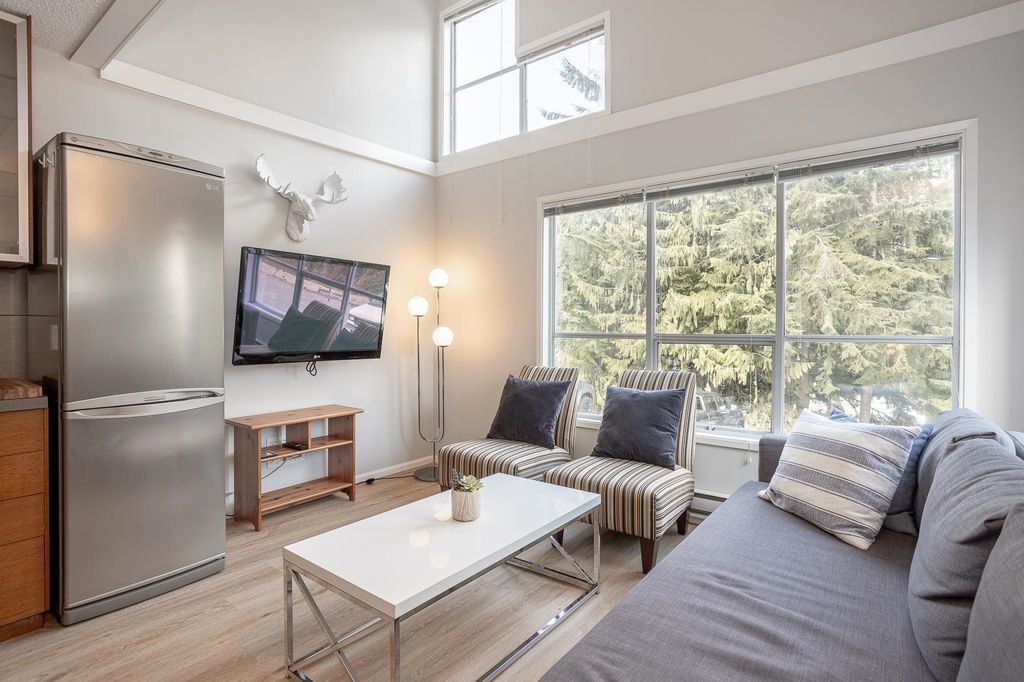 listing image 1104097671193097928