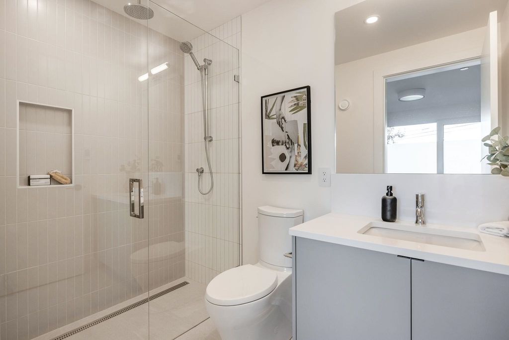 listing image 1102748458843397473