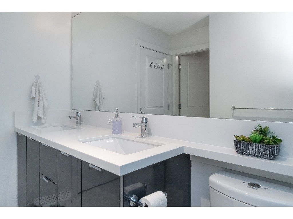listing image 1107105274285869058