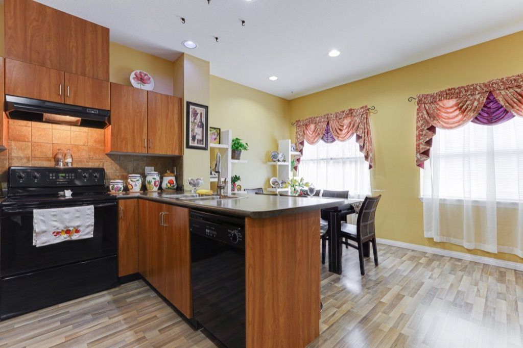 listing image 1101493574205001746