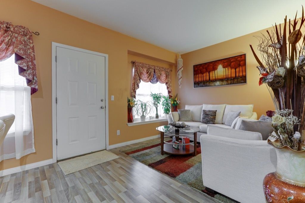listing image 1108639963372620441
