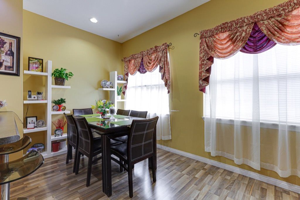 listing image 1103936949731899301