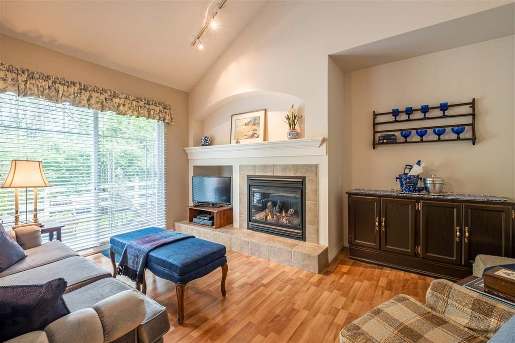 listing image 1107095001727873215