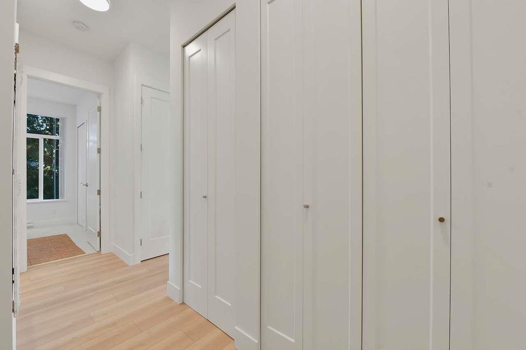 listing image 1101903037440005903