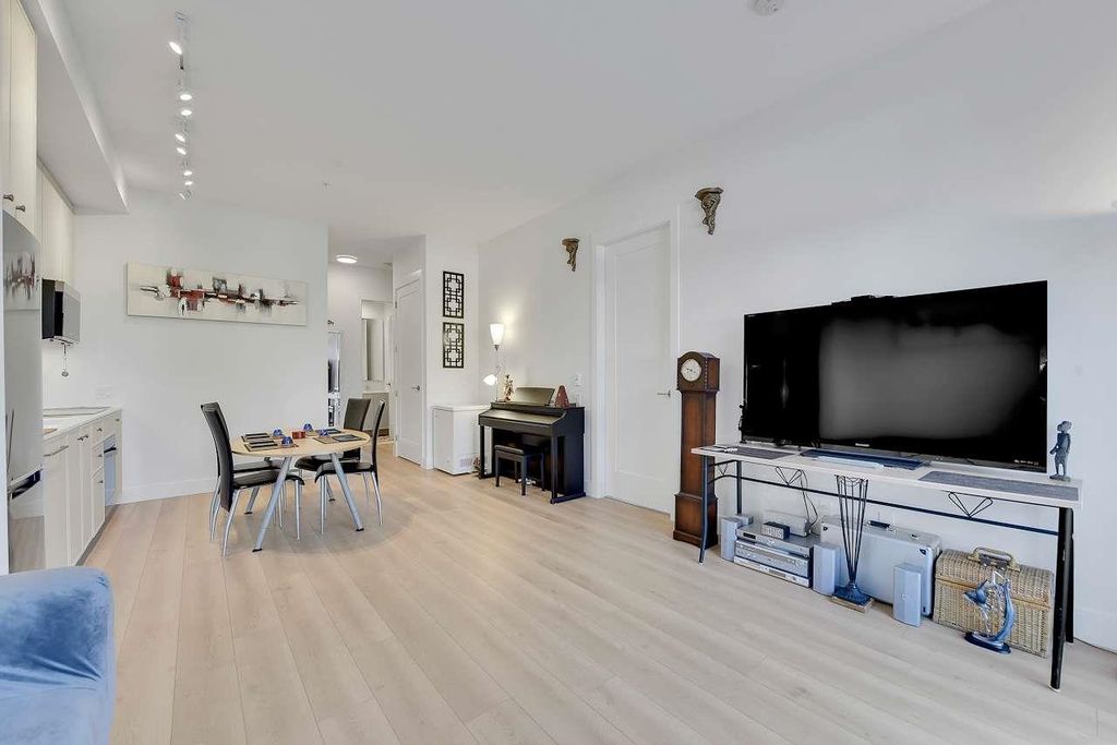 listing image 1105361605834404781