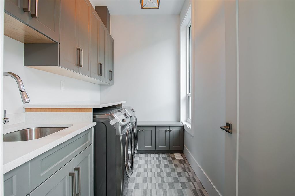 listing image 1103066650519599177