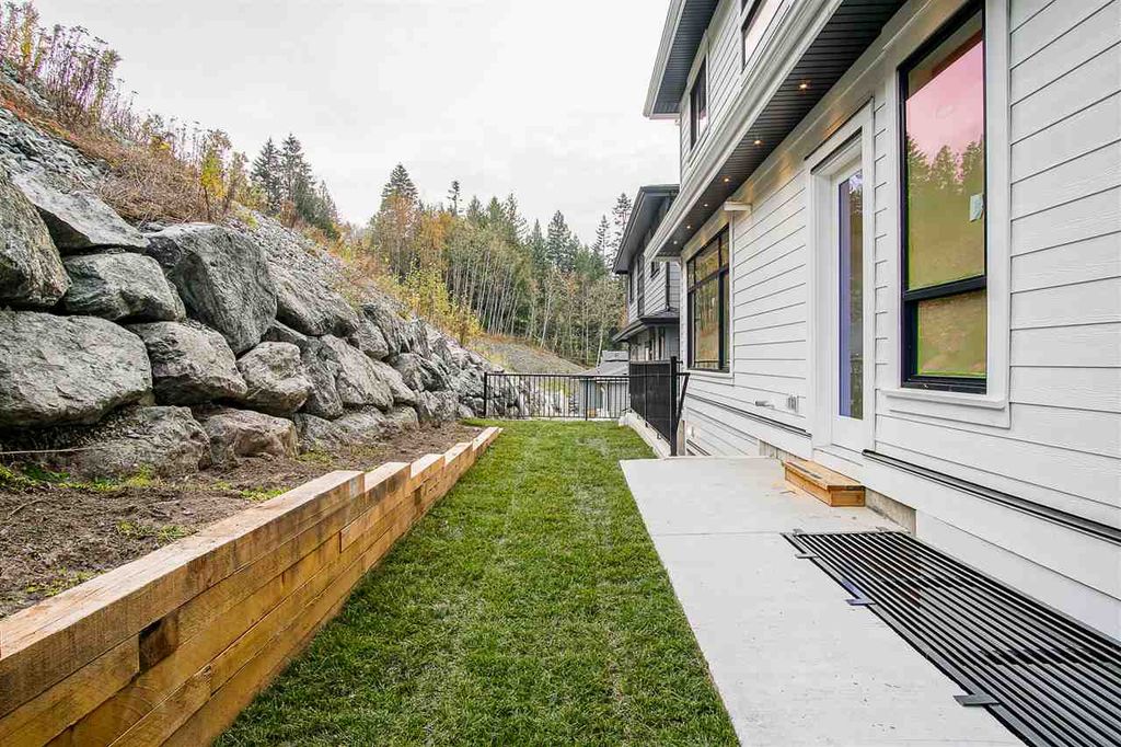 listing image 1105888400268573001