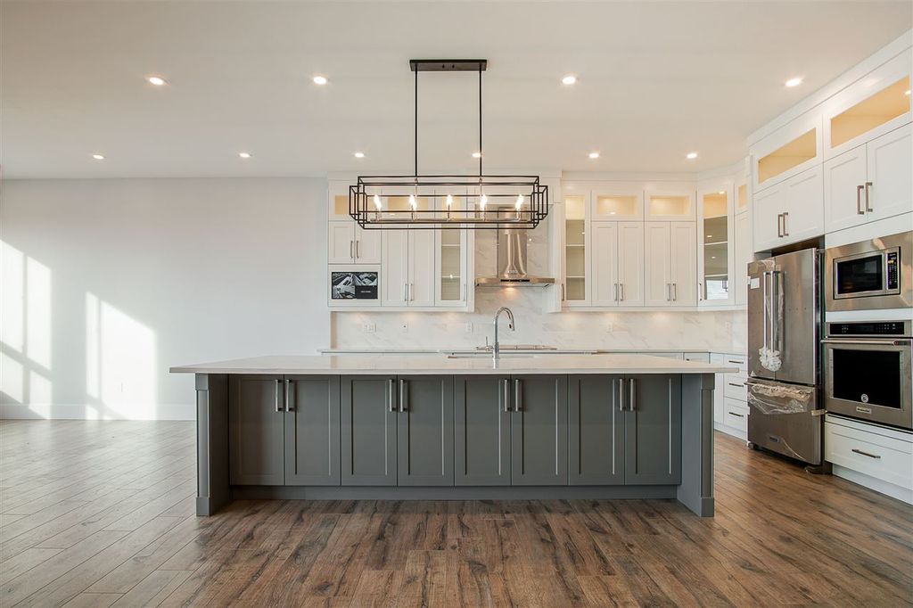 listing image 1100259132316882783