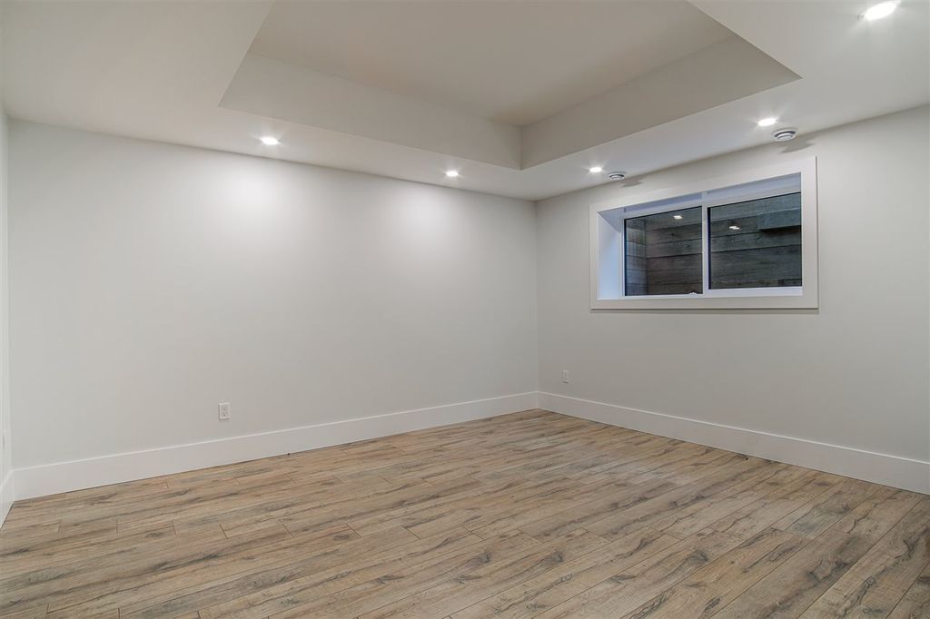 listing image 1105447237695691908