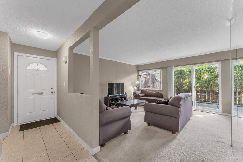 listing image 1107772424785841900